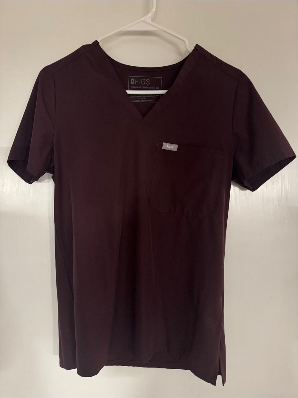 Figs Short-Sleeve V-Neck Top in Burgundy